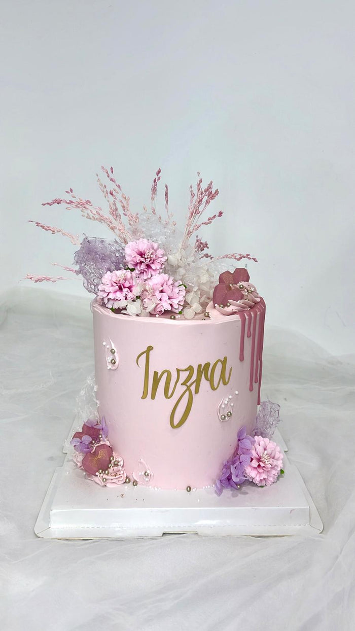 Gâteau d'anniversaire personnalisé réalisé par Chyraze Pâtisserie — modèle 1