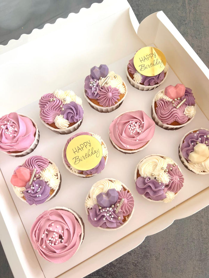 Gâteau d'anniversaire personnalisé réalisé par Chyraze Pâtisserie — modèle 24