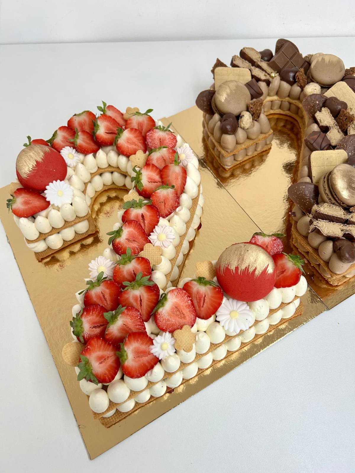 Number cake 22 fraises et chocolat - Chyraze Pâtisserie
