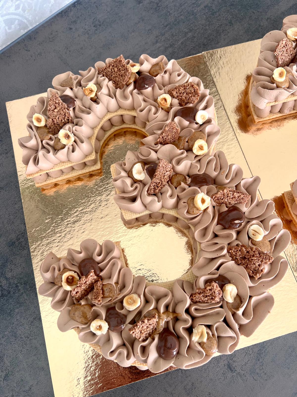 Number cake 32 praliné noisette - Chyraze Pâtisserie