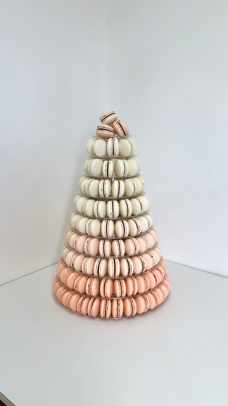 Pyramide de macarons dégradé blanc et rose pêche - Chyraze Pâtisserie
